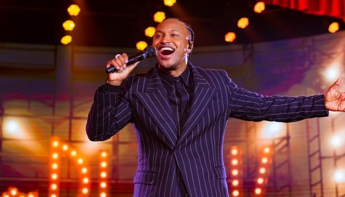 Divulgação O cantor vai apresentar em Macaé o seu novo álbum autoral: “Bem Black”, no Par...