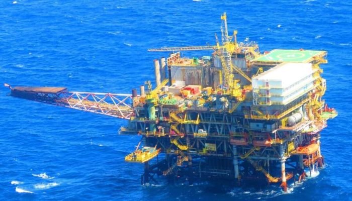 Campo-de-petroleo-brasileiro-produz-quase-1-milhao-de-barris-por-dia-fica-a-mais-de-5.000-metros-de-profundidade-e-opera-com-6-plataformas-gigantes-3-1095x730.jpg