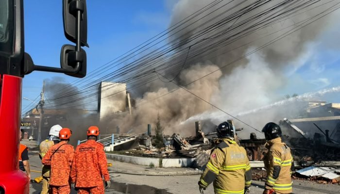Incendio atingiu as instalações do Almoxarifado da Secretaria de Saúde de Rio das Ostras nesta terca_30Foto Eduardo Yoshi (1)