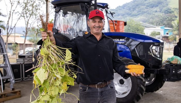 entrega-de-maquinas-agricolas-foto-alexandre-leite (8)